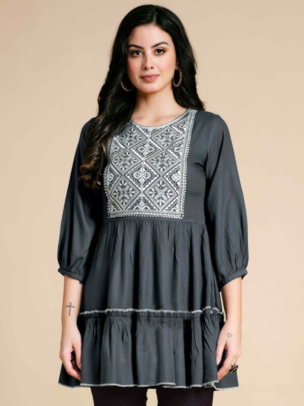 Glomee Heavy Rayon Trendy Short Kurta