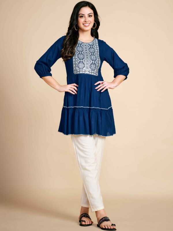 Glomee Heavy Rayon Embroidery Short Kurta